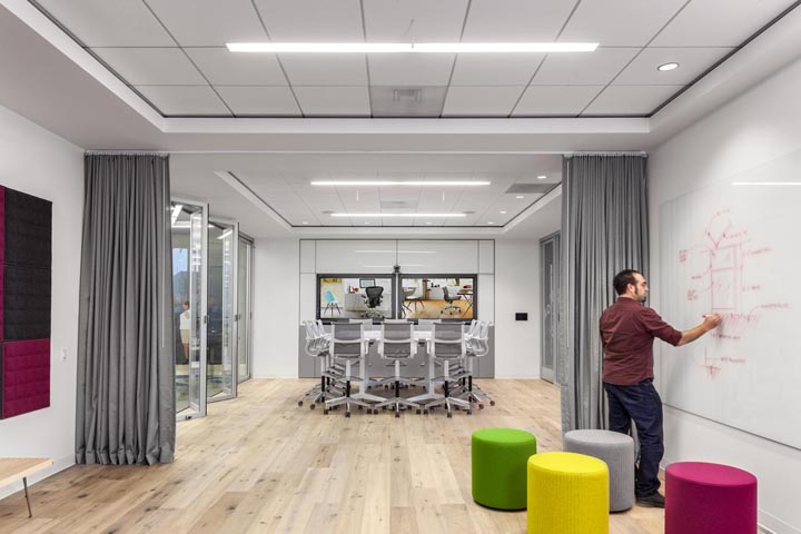 時尚風向標 美國Pivot Interiors家具展廳與辦公設計