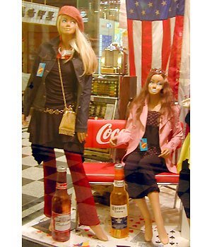 日本名牌服飾櫥窗藝術—激發商業靈感