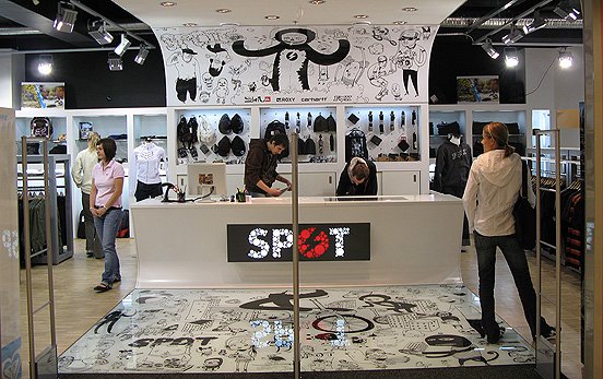 SPOT潮流服裝專賣店室內空間設計