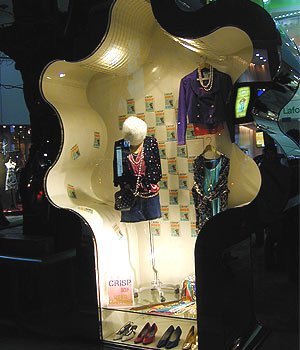 日本名牌服飾櫥窗藝術—激發商業靈感