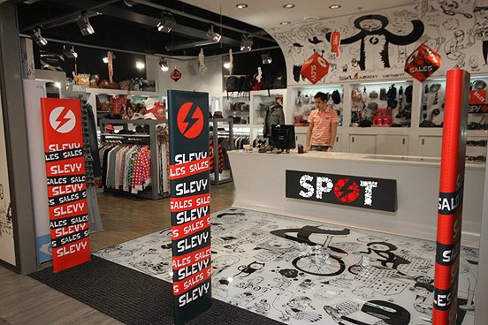 SPOT潮流服裝專賣店室內空間設計